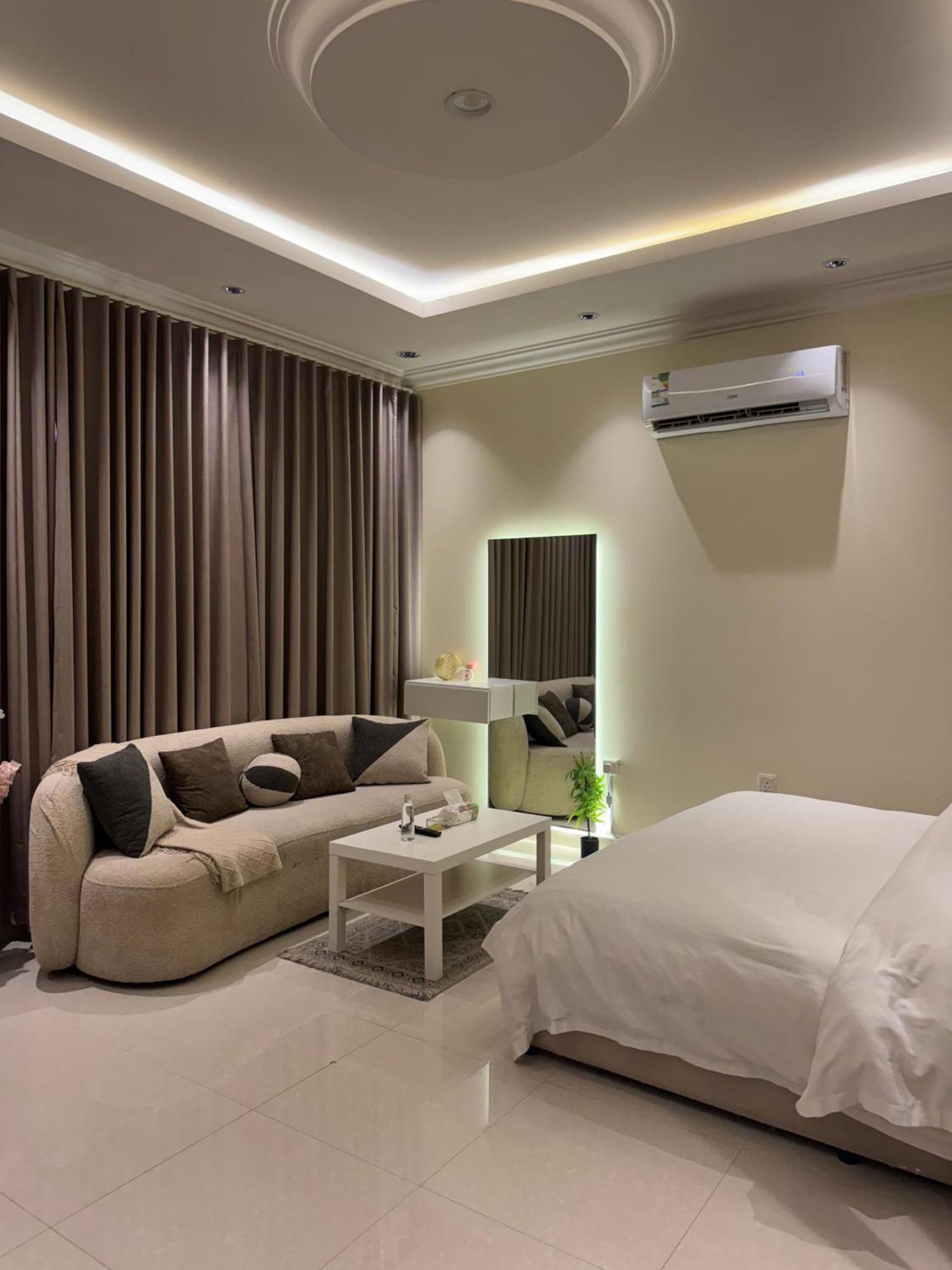 Apartment استديو فاخر بحي العقيق *